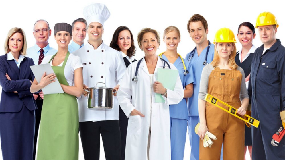 12 người với trang phục và đồ dùng đặc trưng ứng với 12 ngành nghề khác nhau