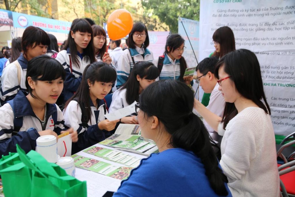 tư vấn tuyển sinh cho học sinh