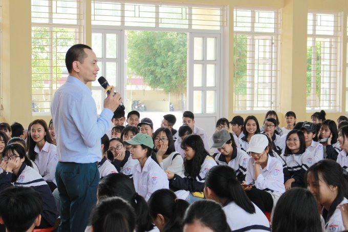 huong-nghiep-cho-hoc-sinh-gioi-khoi-a-anh 5