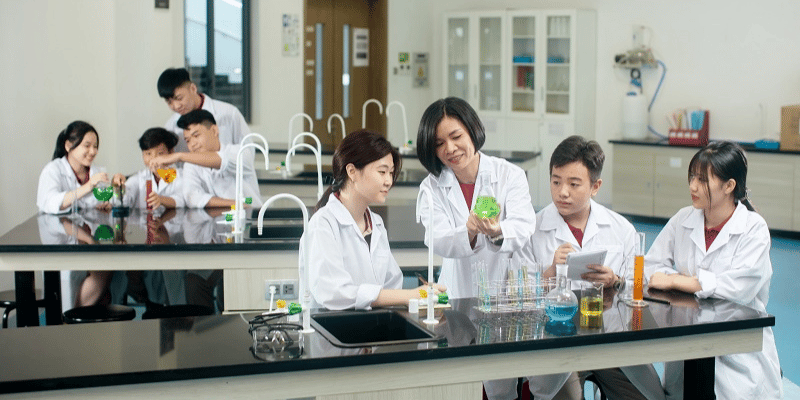 huong-nghiep-cho-hoc-sinh-gioi-khoi-a