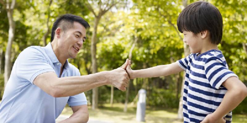 dạy con kỹ năng tư duy phản biện