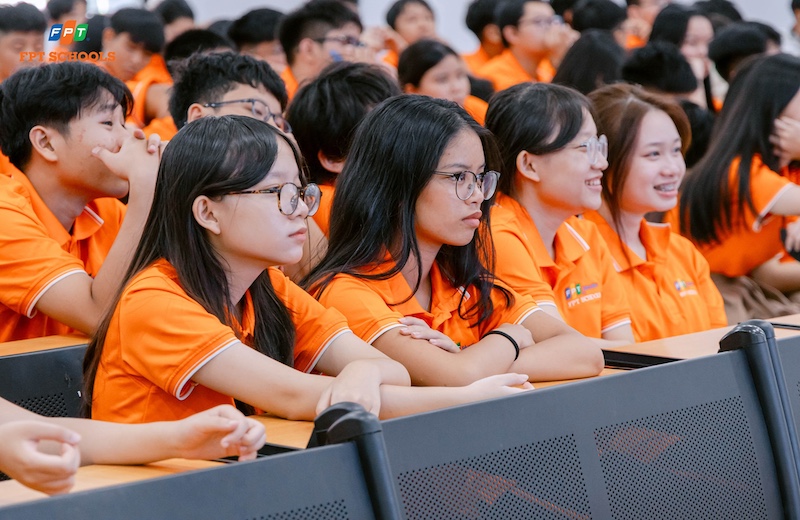 hoc-cap-2-co-can-chon-nghe-som-khong