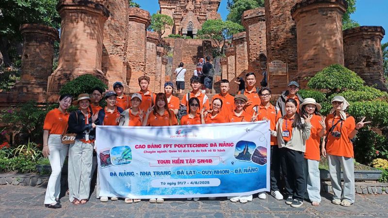 review ngành Quản lý lữ hành