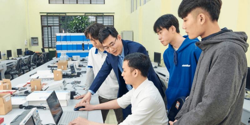 review ngành Robot và điều khiển thông minh