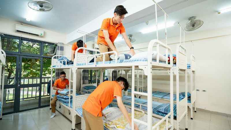cách quản lý con khi đi học xa nhà