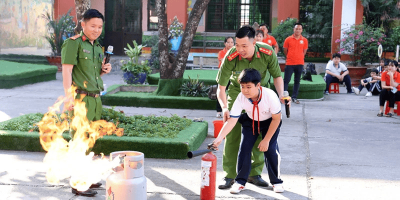 day-hoc-sinh-ky-nang-phong-chay-chua-chay-anh-1