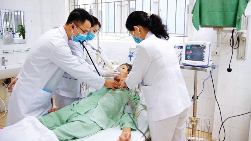 lộ trình học và mức lương bác sĩ đa khoa