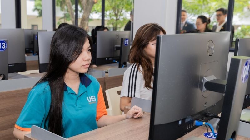 học phí ĐH Kinh tế TP.HCM