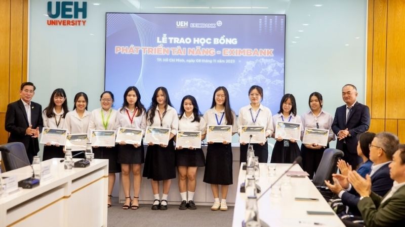 học phí ĐH Kinh tế TP.HCM