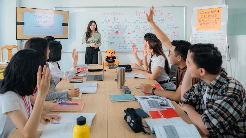 học phí ngành ngôn ngữ Anh