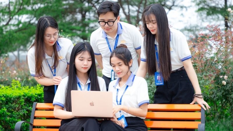 học phí ngành ngôn ngữ Anh