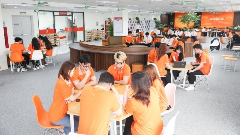 học phí ngành ngôn ngữ Anh