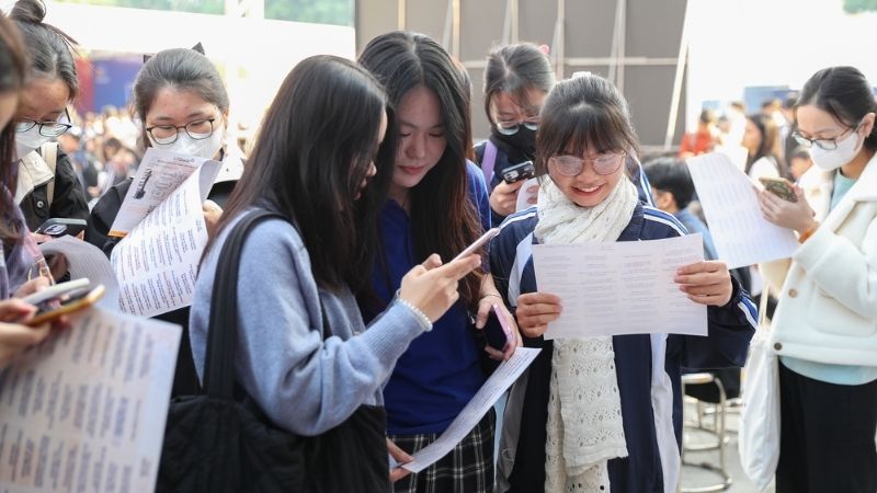 học phí ngành ngôn ngữ Anh