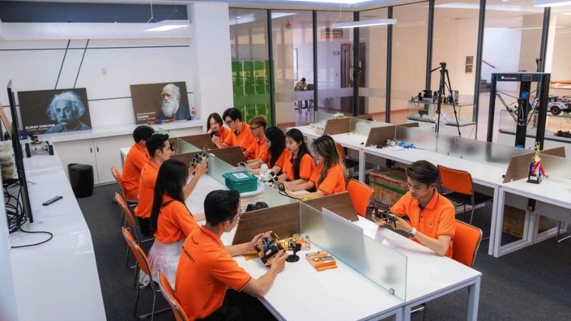 so sánh học phí trường công và tư