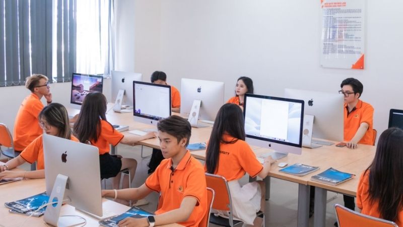 so sánh học phí trường công và tư