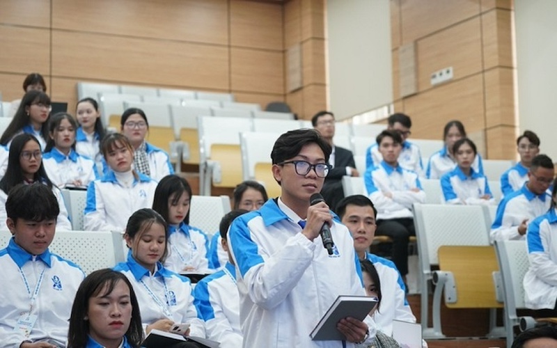 hoc-phi-truong-y-va-kinh-te