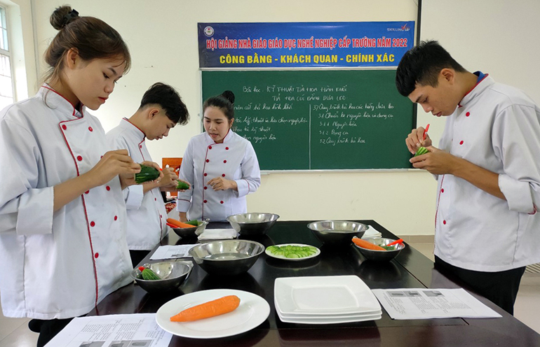Chênh lệch lương giữa đại học và học nghề