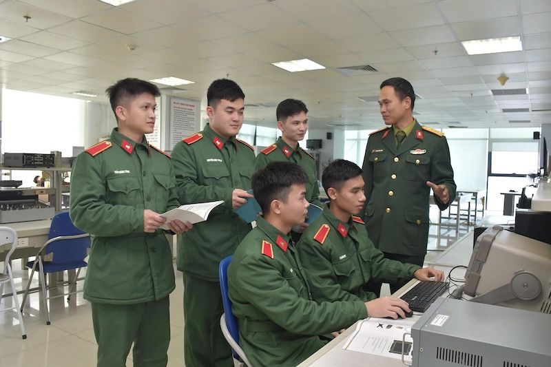 lương quân đội